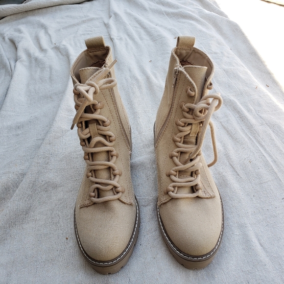 Women’s Canvas Combat Boots Size 8.5 Beige Lace-Up Side Zip Block Heel Casual - Picture 3 of 6
